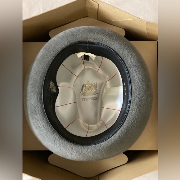 Gray velour vintage Stetson Sovereign Fedora Hat, like-new condition. - Picture 11 of 16